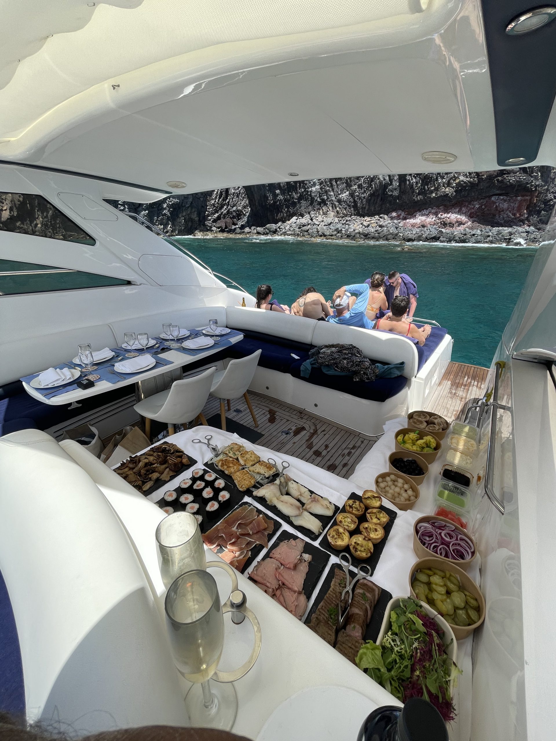 <p>Explore beautiful <strong>private crystal waters bays</strong> that are only accessible by boat</p>
