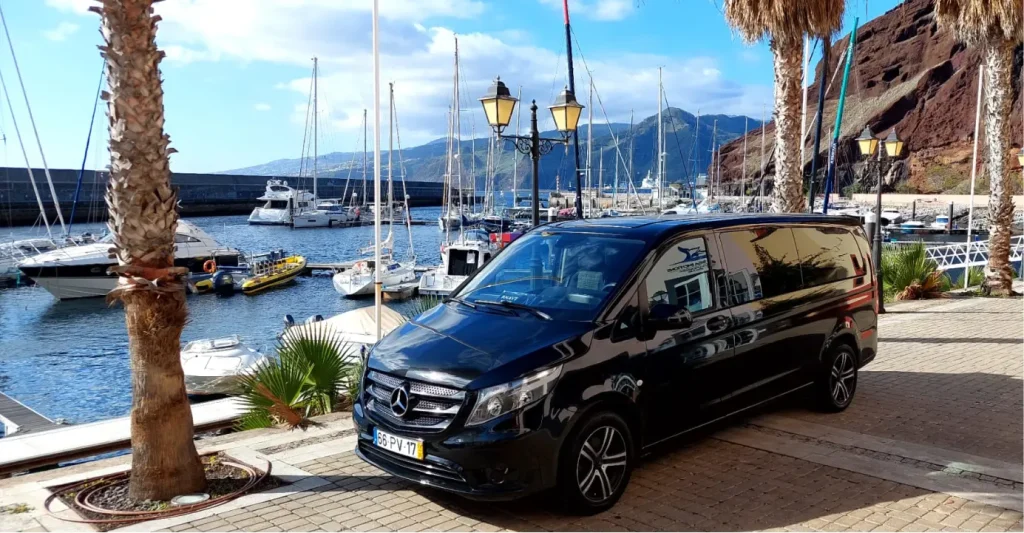 You Luxury Trip starts with a Pick up transfer included. Hotel » Yacht » Hotel